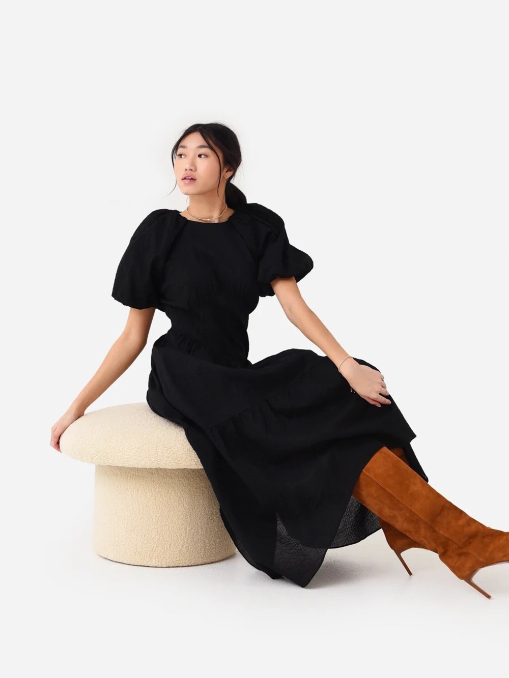 Frame Gathered Seam Puff Sleeve Dress in Noir Black